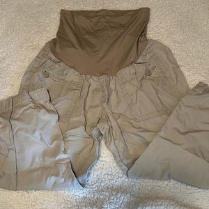 Maternity capris
